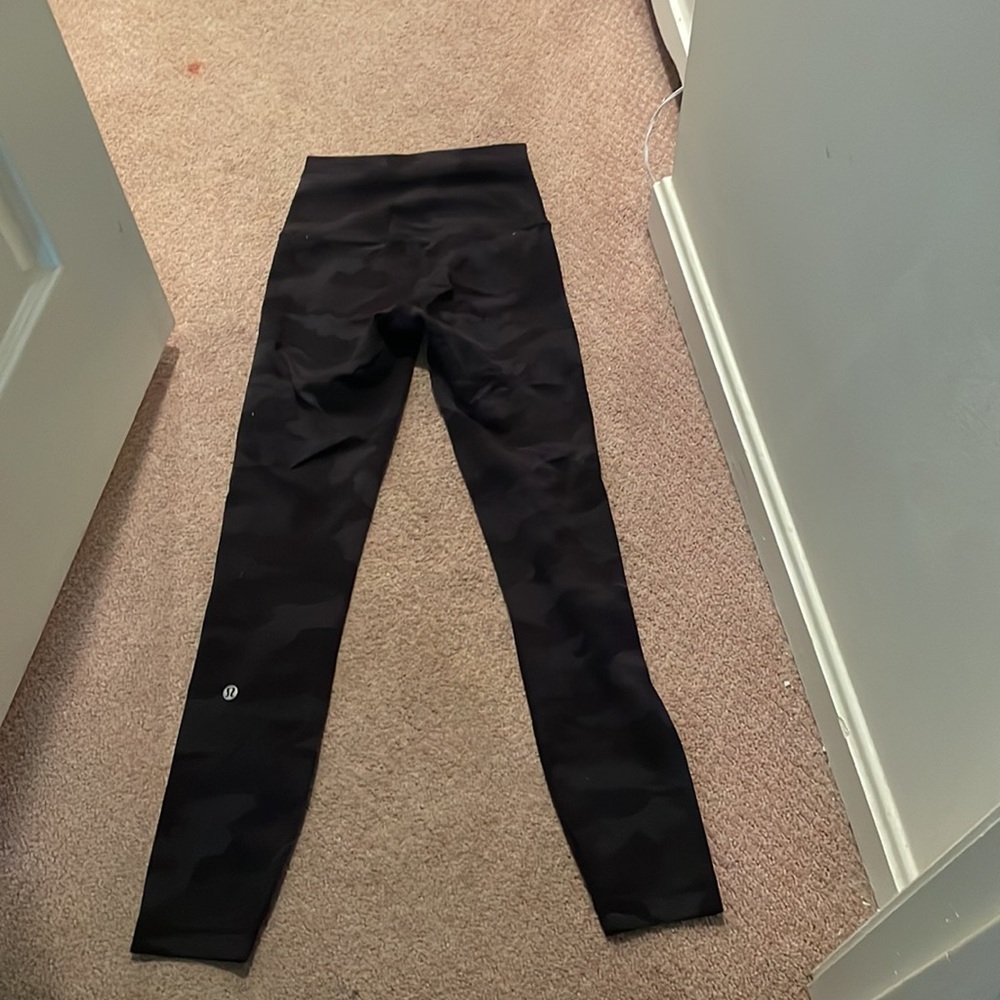 Lululemon - Picture 3 of 3